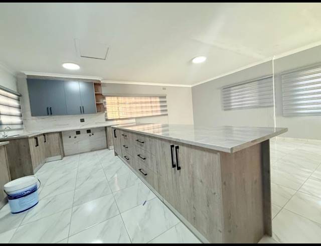 4 BEDROOM HOUSE FOR SALE IN VANDERBIJLPARK CW 3
